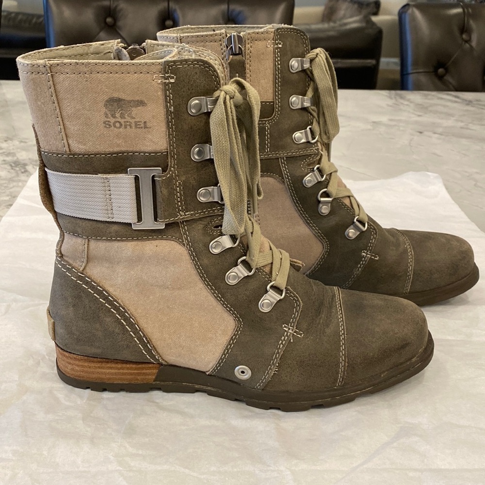 Sorel Army Green Leather & Canvas Boots, Size 8 (Like New)